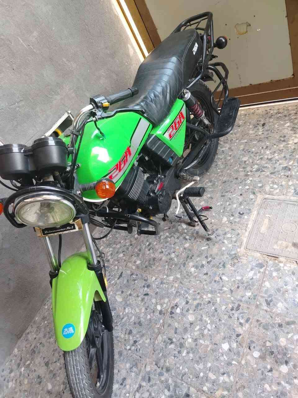 دايون جديده ابمعنى الكلمه شخط مابيهه لون المميز الحشيشي
المحرك كتابه.حمره200cc
الكير دوار 
موديل 26
السعر1.450
العنوان كربلاء المقدسه 
مكلف بلنشر صاحب الدراجه هذا رقمه
‏‪***********‬‏
