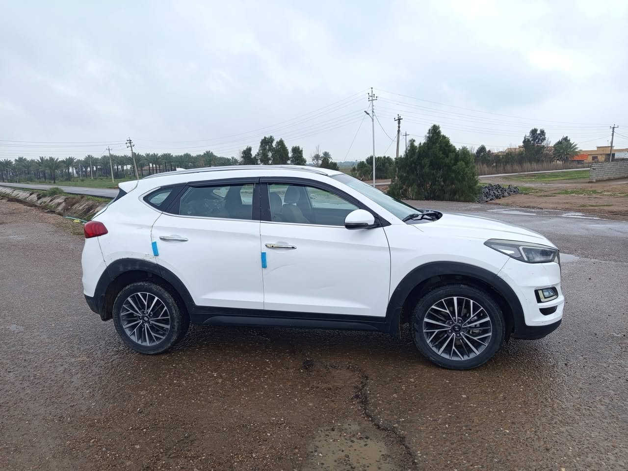 السلام عليكم توسان2019 محرك2000خليجي فول مواصفات ما عدا البانوراما دخول ذكي تحكم ستيرن ثلاث أنماط سرعه مري شفط حساسات  السياره تعرضت إلى جفيه ومصلحه بس تصليحها مو مضبوط محرك وكير مكفول تبريد ثلج السياره أبيعها علا وضعها السعر 130$ وبيها مجال بسيط مكاني بغداد مشاهده 
***********
