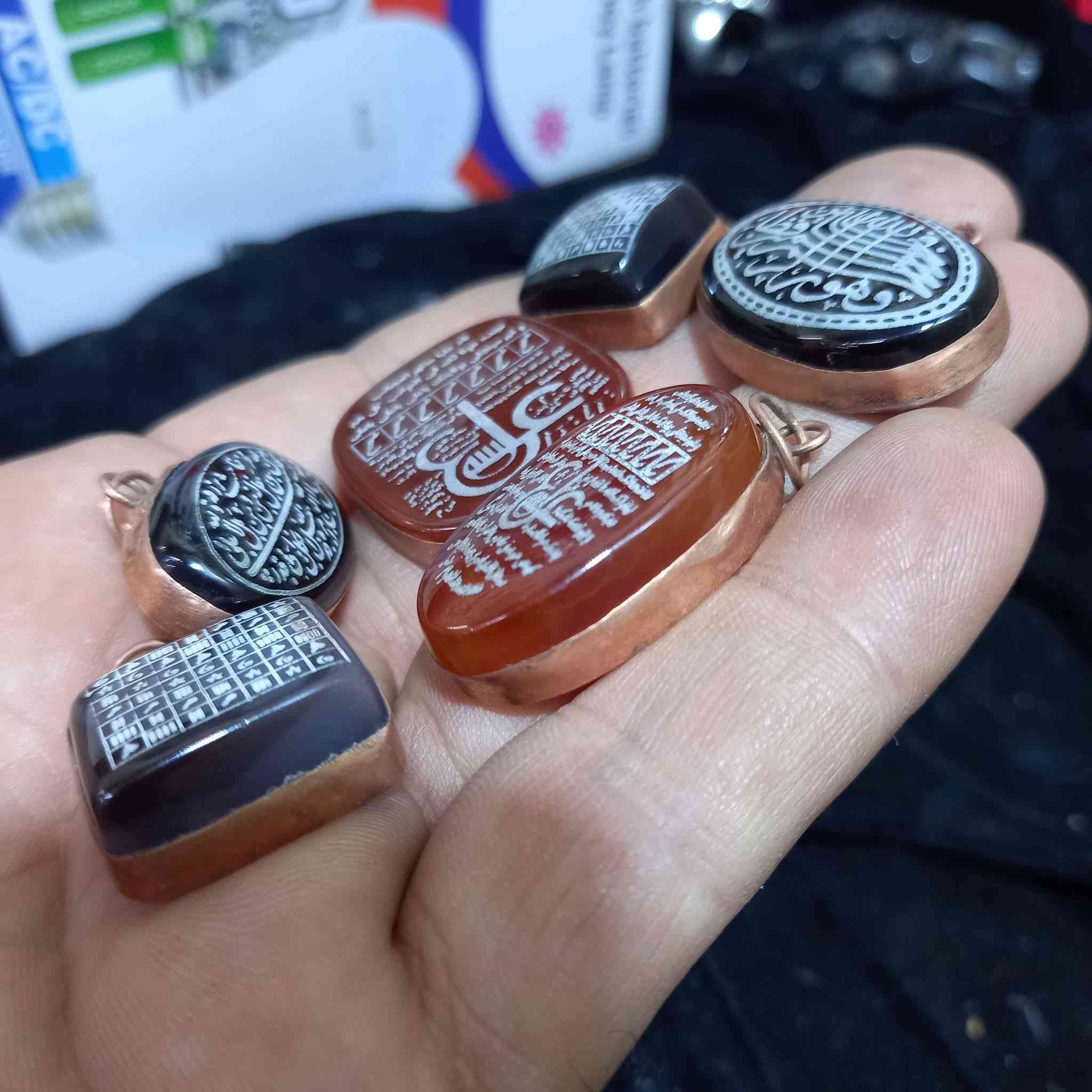 🔴⚫️🟡🔅كلايد حجر العقيق الأصلي بيهن مخطوطات وبيهن مطلسمات مدالياتهن نحاس أصلي السعر عرض خاص 25 ألف سعر الكلادة العنوان بغداد أي سوأل أو أستفسار واتساب او الاتصال بالرقم يوجد خدمة توصيل كافة محافظات العراق 
***********
