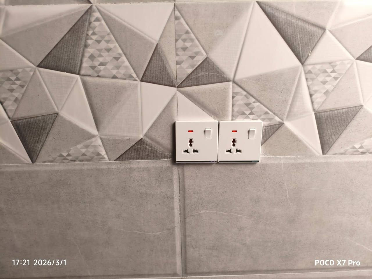 كهربائي متفرغ 
للتأسيسات الكهربائية السيمنز 3 نقطة والبوري 6 نقطة 
وصيانة كافة الاعطال الكهربائية
للتواصل ***********
