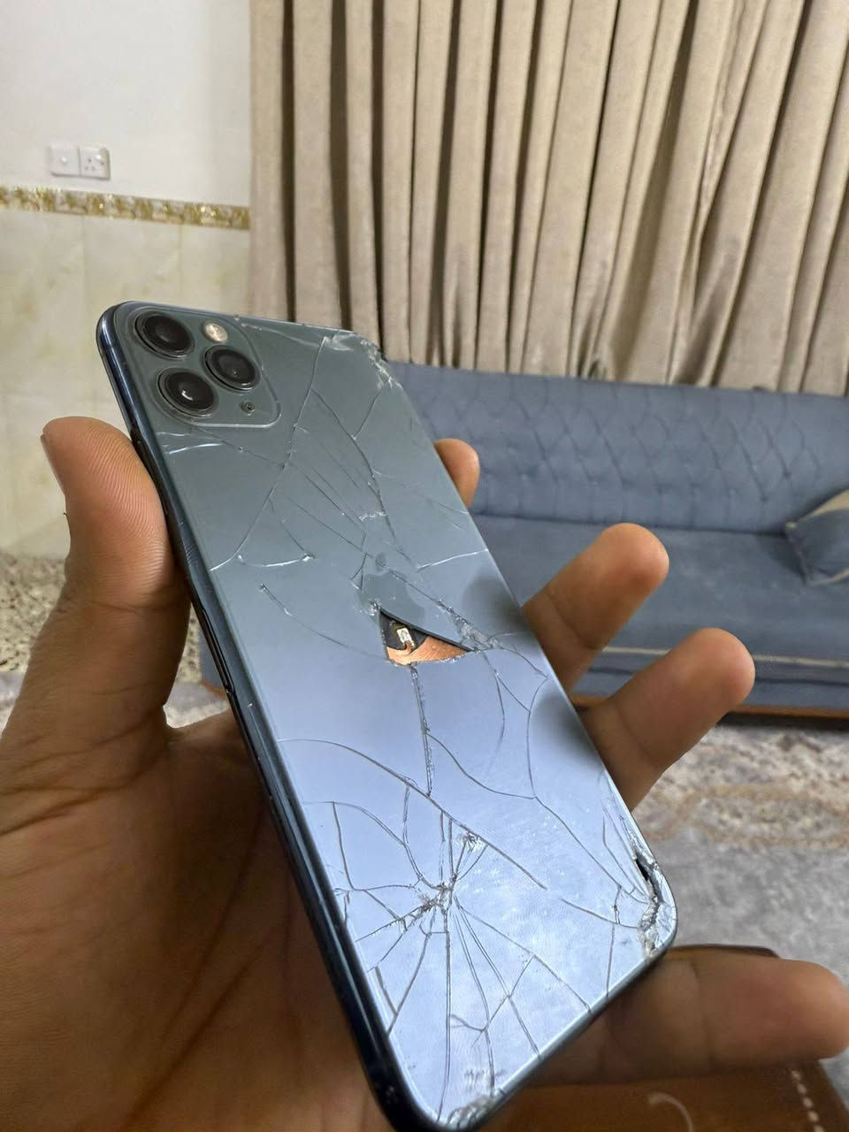 سلام عليكم ايفون 11برو ماكس ذكره 256 لون زيتوني مبدل شاشه جنج كلاس وبطاريه وكاله جهاز شغال 100/100 العوان بلديات حي الظباط.  
السعر /300وبيه مجال
***********
