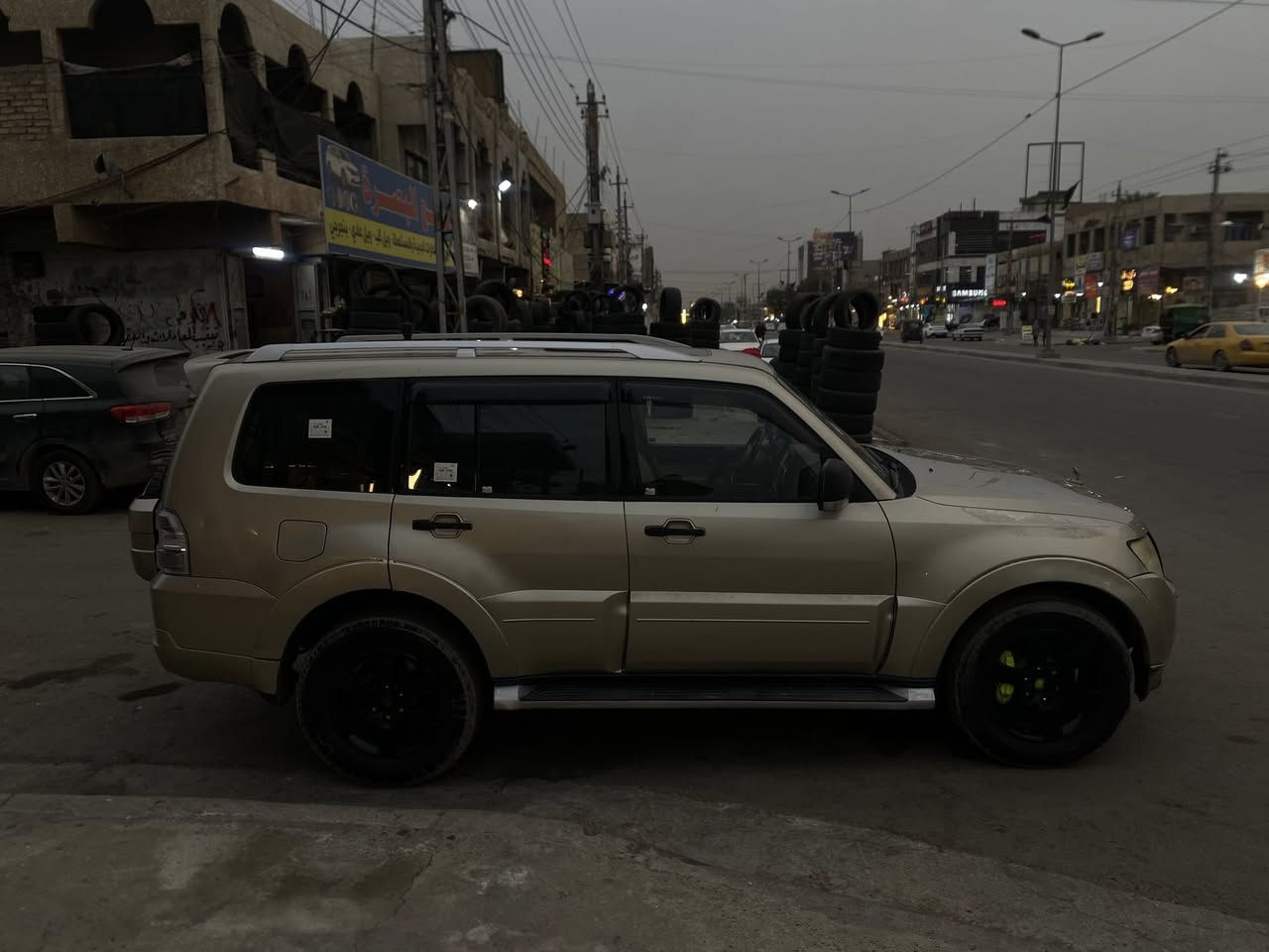 السلام عليكم
باجيرو موديل ٢٠٠٨ 
للبيع 
السياره كفاله عامه 
مواصفات 
شاشه 
تبريد خير من الله 
تحكمات ستيرن 
كشنات كهرباء 
فتحت سقف 
ثلاجة 
السياره خير من الله 
صدر جديد 
هزة جديدة 
رقم دولي جديد 
محرك السياره ٦سلندر ٣٨٠٠ 
السعر (١٢٨) وقابل للتفاوض 
العنوان /بغداد / حي العامل 
للاستفسار مراسله الرقم واتس اب 
***********
