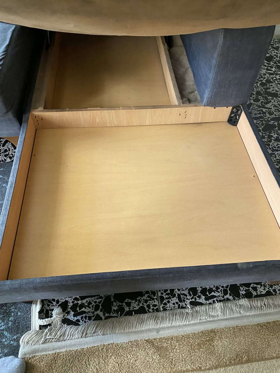 تخم كورنر للبيع السعر 100 الف زوليه 2*3 تركيه السعر 50 الف كنتور بابين جديد شغل درجه اولى السعر 100 للاتصال ***********
