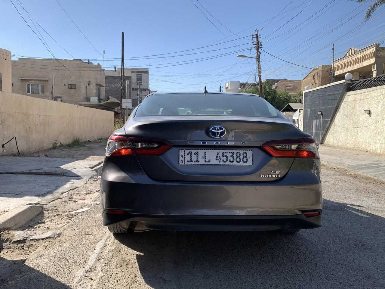 🚗 للبيع: تويوتا كامري Toyota Camry LE 2022 (هايبرد / وارد أمريكي) 🇺🇸.

🔹 تفاصيل السيارة:

 اللون: رمادي فيلي
 الممشى: 150 ألف كيلومتر (حقيقي).
🔹المواصفات ومميزات الـ LE:
 المحرك: منظومة هايبرد (Hybrid) .

 التبريد: نظام S-FLOW الذكي لتوجيه التكييف وتوفير الطاقة، مع تبريد ثلج.
 الأنظمة الذكية: نظام الرادار والتنبيه عند الخروج عن المسار، رادار أمامي، ومثبت سرعة ذكي.
 الشاشة: شاشة أصلية تدعم Apple CarPlay و Android Auto مع كاميرا خلفية عالية الدقة.
 وضعيات القيادة: (Eco / Normal / Sport / EV Mode).
 الراحة: تحكم ستيرن كامل، نظام التكييف ثنائي المناطق (SYNC)، وداخلية مخمل نظيفة ومريحة جداً.

🔹 حالة السيارة (الحادث):
 السيارة وارد أمريكي، حادثها 
 (جاملغ وبنيد فقط في أمريكا) 
.
💰 السعر: 175 ورقة (17,500$)
📍 المكان: بغداد - العامرية
📞 للتواصل والاستفسار: ***********
