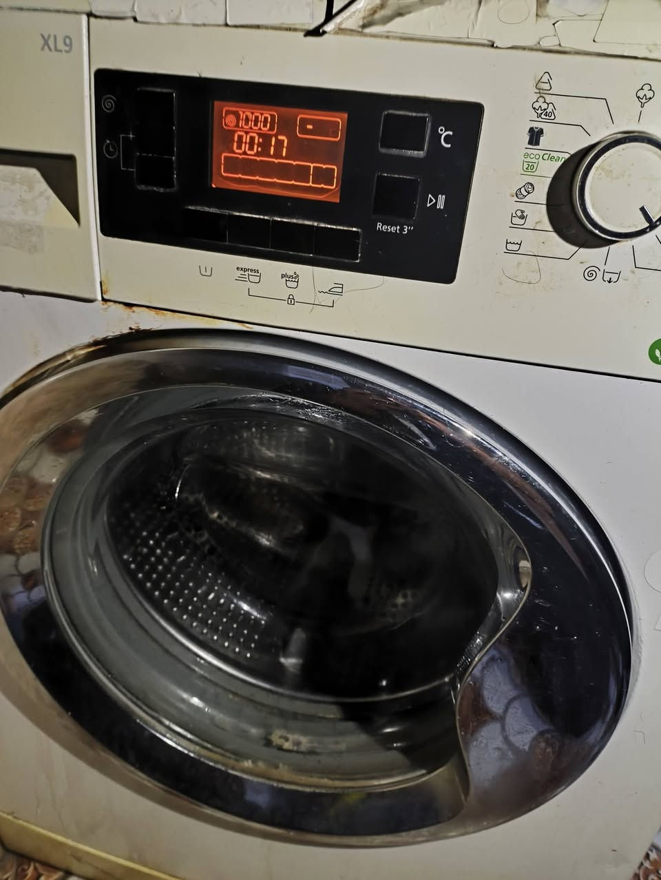 غساله للبيع نظيفه السعر 300 اي شي مابيها ثلاجه 18قدم للبيع السعر 175خير من الله غراض مال بيت مكان دوانم شارع بغداد ***********
