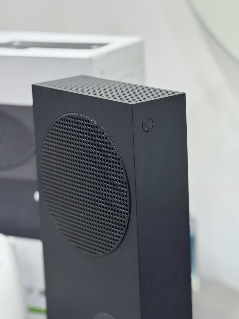 اكس بوكس سيرس S 
1TB
جهاز استعمال جدا قليل 
كيم باص فعال بي بعدلة 4 اشهر 
يدة اضافية واير سعرهة 50 الف
9 لعبات بي كلهن وية الجهاز مشتريهن 
السعر 500 الف قفل مابي اي مجال
