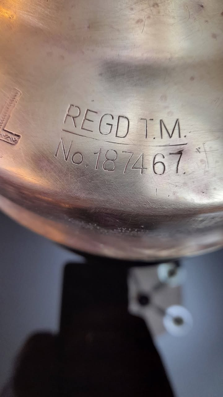 بابور كاز قديم جدا صناعة هندية من الصناعات المتينه 
في حالة كما يبدو في الصوره 
للتواصل على الخاص 
فرصة لا تعوض بسعر مناسب 🔥🔥🔥


**إذا كنت صاحب هذا الإعلان وتريد حذفه لأي سبب، رجاءا أرسل رسالة إلى الدعم الفني**