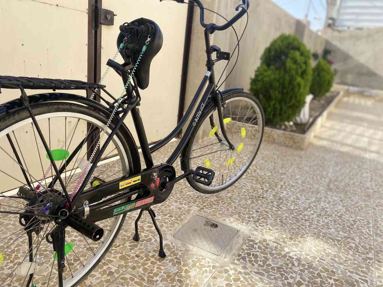 السلام عليكم
بايسكل للبيع حجم 26موديل 20نضافه فول مكان موصل جانب الايسر  للتواصل *********** واتساب موجود 🤍
