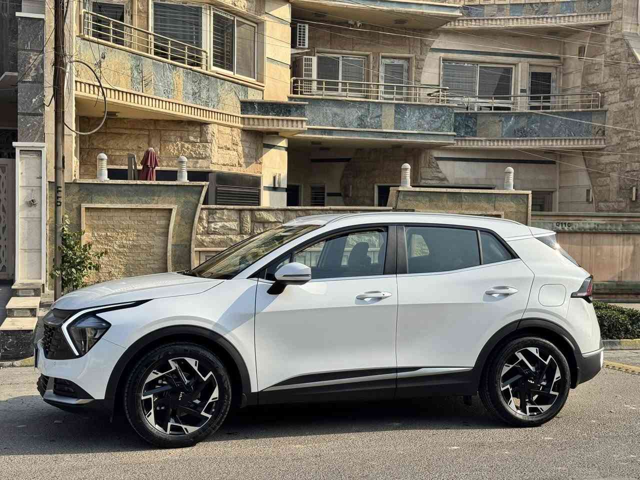 سلام عليكم للبيع كيا سبورتج 2025 خليجي رقم بغداد ضمان الدولية ماشية 24 مكفولة كفالة عامة فول موصفات 1/1 عدة بانوراما مكاني بغدادالسيدية 
للاتصال ***********
السعر 243 وبيه مجاال
