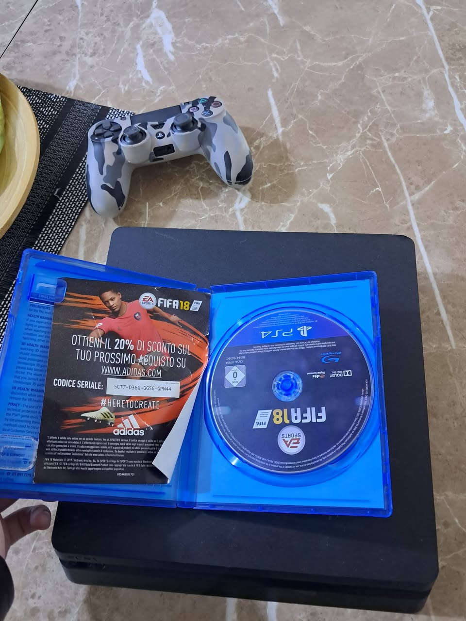 بلي 4 مستعمل نضيف ويشتغل كلشي مابيه ما مفتوح ولا مرة و التخزين مالته 1 تيرا داخلي يجي وياه 4 اقراص مثل الي بل صور و يدة
سعره 350 الف وبيه مجال اذا شراي 
*********** هذا رقمي التواصل واتساب
