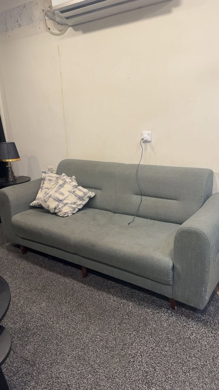 تخم جديد استعمال سنه واحدة بس مابيه اي كسر او مشكوك نظيف يرادلة بخاخ تنظيف فقط عنوان بغداد/ السيدية رايدة 200 الف 
*********** واتس اب
