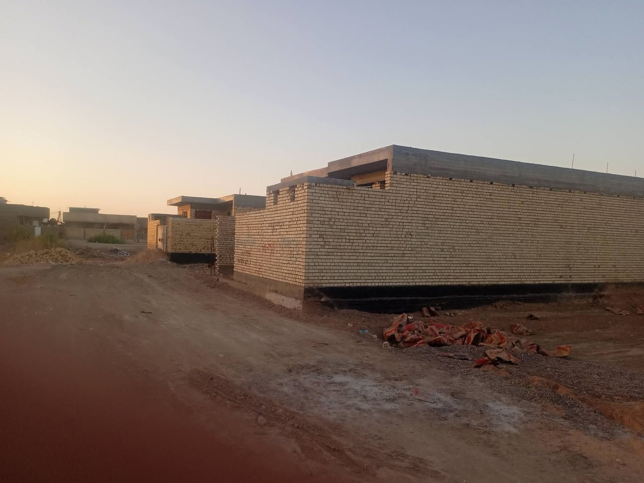 هيكل للبيع مساحة ٢٠٠ متر طابو زراعي سند ٢٥ في مجمع سيد صادق العوادي مقابل مستشفى القاسم العام 
(والهيكل قريب كلش على البيت الاحمر) 
تفاصيل الهيكل: (غرفتين نوم وصالة ومطبخ واستقبال وصحيات داخلية وخارجية)
للاستفسار مراسلة الصفحة أو الاتصال على الرقم ***********
