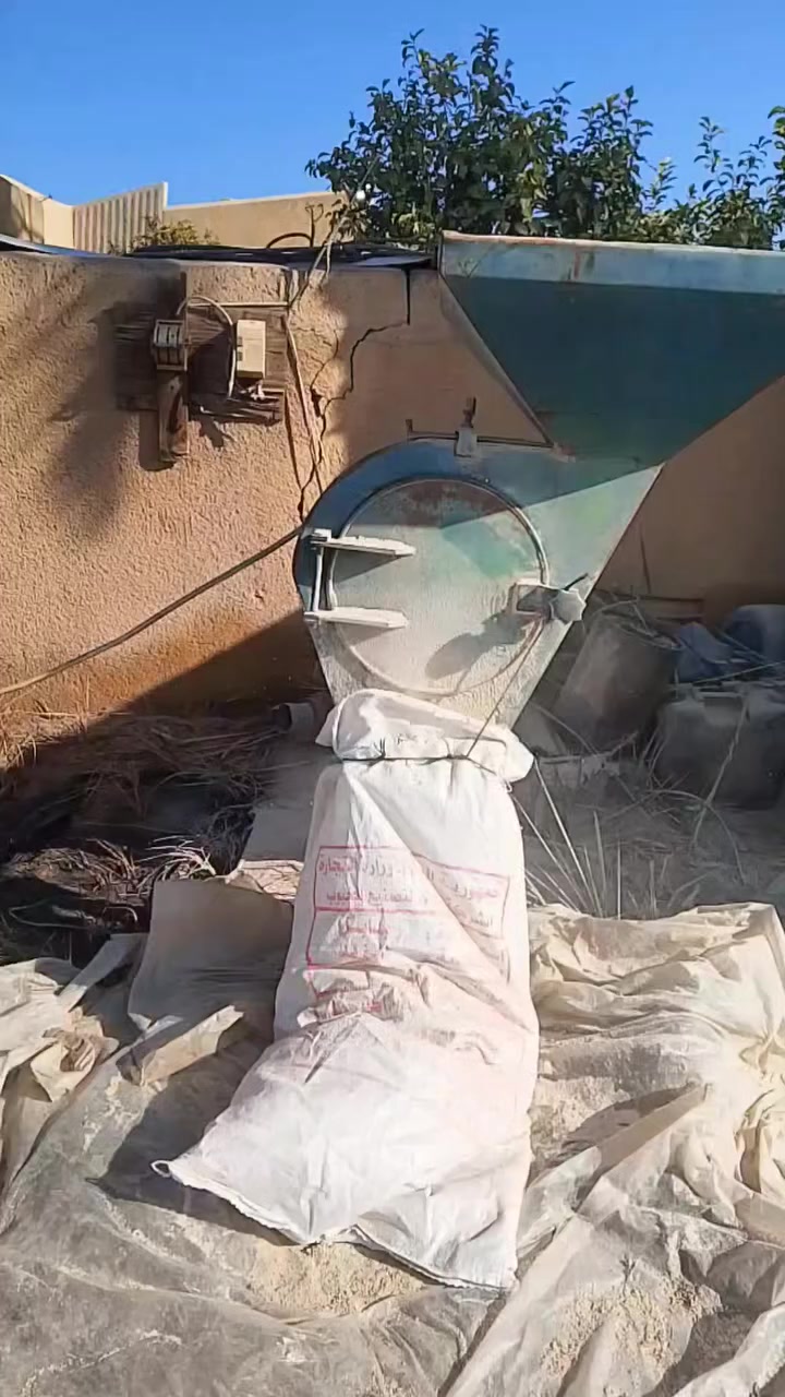 السلام عليكم جاروش للبيع تجرش كافه انواع الحبوب مستخدم قليل الماطور صناعي ثري فيز 7.5 احصان المكان محافظة بابل الإسكندرية سعر مليون وبيه مجال للتواصل
***********
