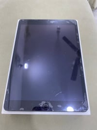 ايباد ٩ ذاكرة ٦٤ بطارية ٨٧ جهاز نضيف كلش الكسر بل أزمة الشاشة الأصلية ...