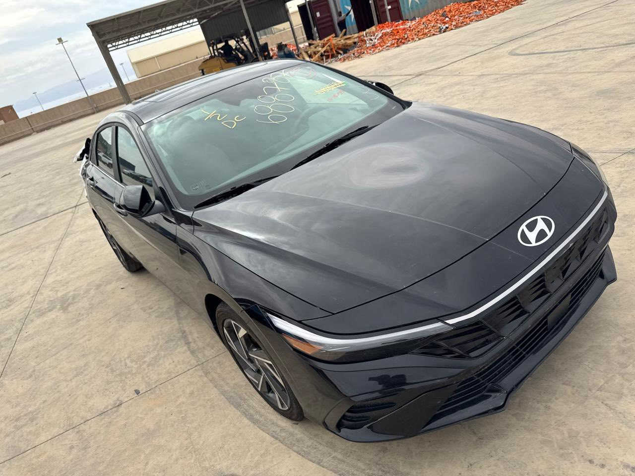 هونداي النترا موديل ٢٠٢٤ماشيه ٢٨مايل
فول مواصفات سياره فتحه عده الجلد
سياره بلحره ابيعه على وضعه حادثه موضح بصور 
تدخل حره او كتاب شهداء سعرها ١١٥وبيه مجال
سياره حيل نضيفه وحادثه حلو ***********
