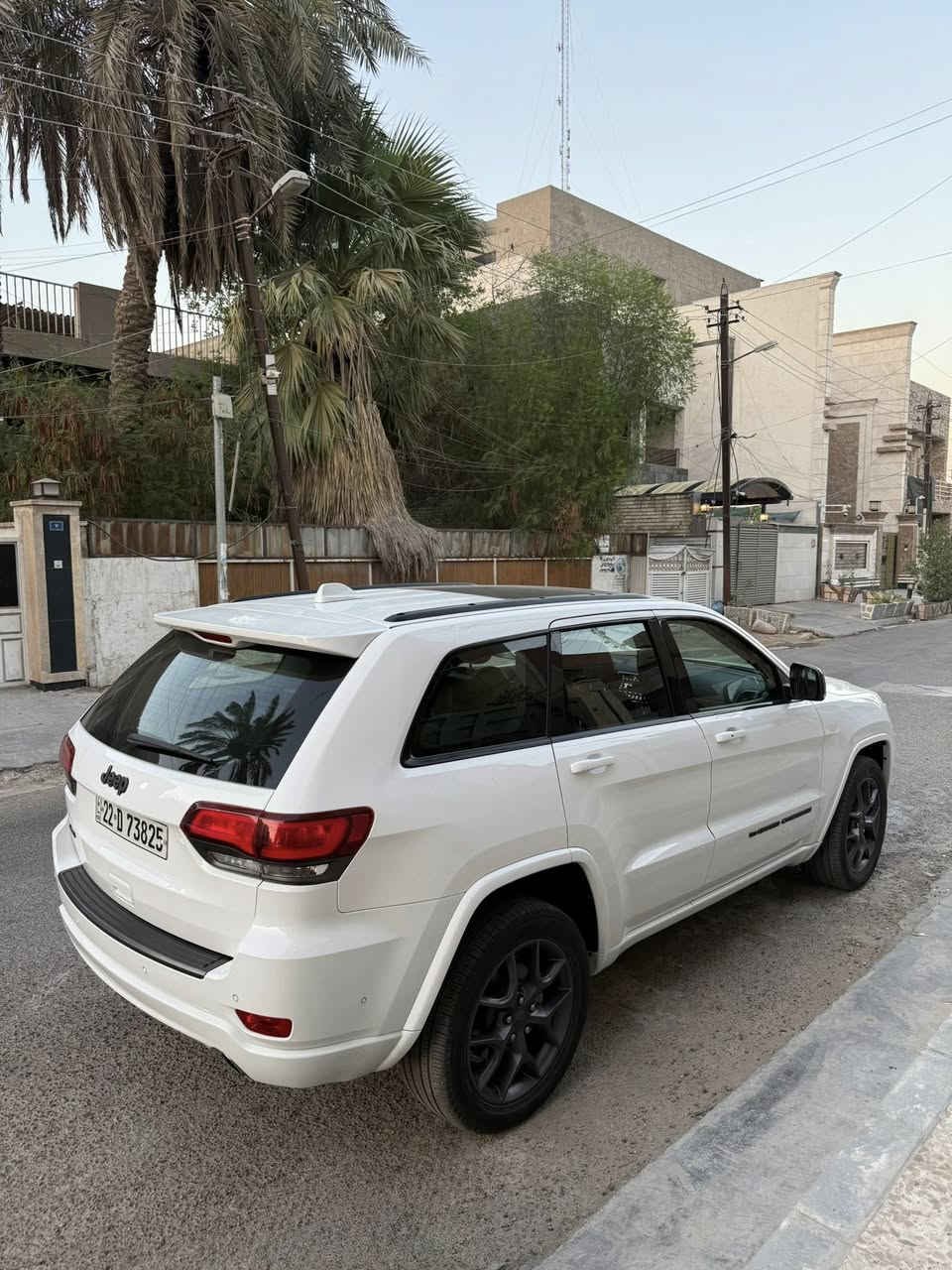 سلام عليكم للبيع جيب 2021 
ثمانينيه 
مكفوله كفاله عامه 
فول 1/1 للاخير 
ماشيه 60 الف 
مواصفات السياره 
بنوراما 
رادار امامي 
اوتو بارك 
دشبول 6 دكم 
حساس امامي خلفي 
كشنات جلد تدفئه تبريد
صندوك كهرباء 
كشنات كهرباء 
وبعد بيها هوايه مواصفات 
رقم أربيل بسمي 
السعر 318 
مكاني بغداد 
***********
