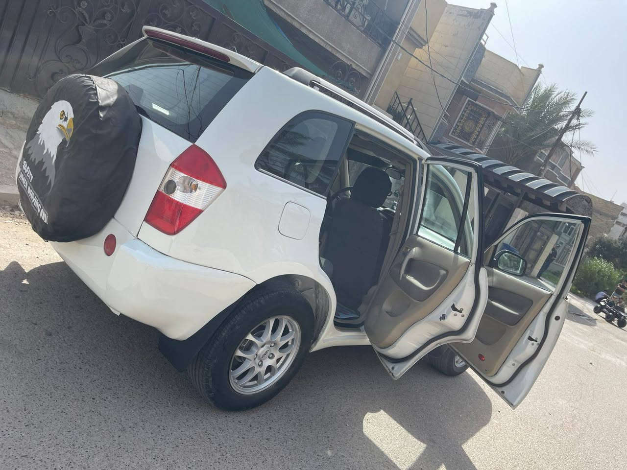 سلام عليكم سياره شيري تيكو موديل 2012 كير ومحرك كورلا حجم المحرك 2000 فتحه سلايت سقفيه سياره مابيها اي نقص     ورقمها بغداد انكليزي سنويه28  مكانه الدورة حي آسيا  الرقم *********** يوجد وتساب
