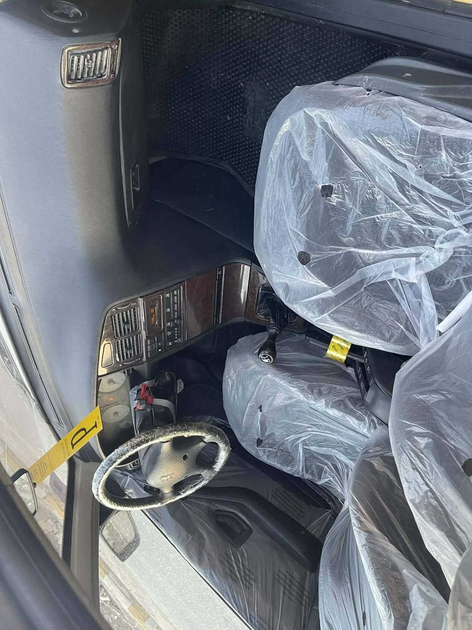 بيجو باص 14 كفاله رقم واسط سنويه مجدد هيئه مصفره مكينه كير مكفولات حداديه تخم تاير تبريد ثلج سياره جاهزه من كلشي سعرها 39 للاستفسار *********** مكاني كوت
