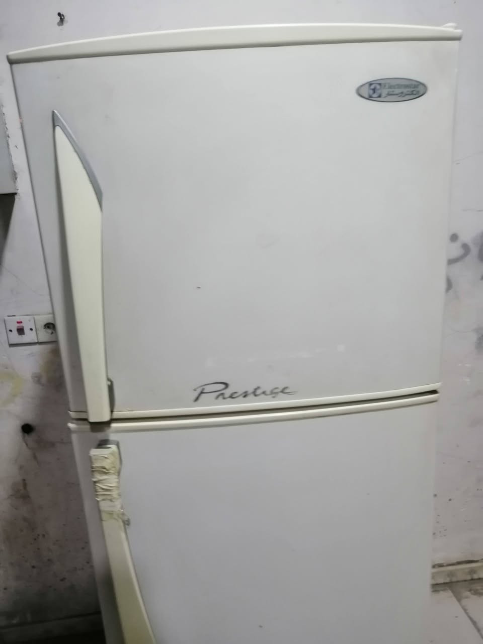 ثلاجه 18 قدم شرط الشغل للبيع سعر 125 اتصال ***********
