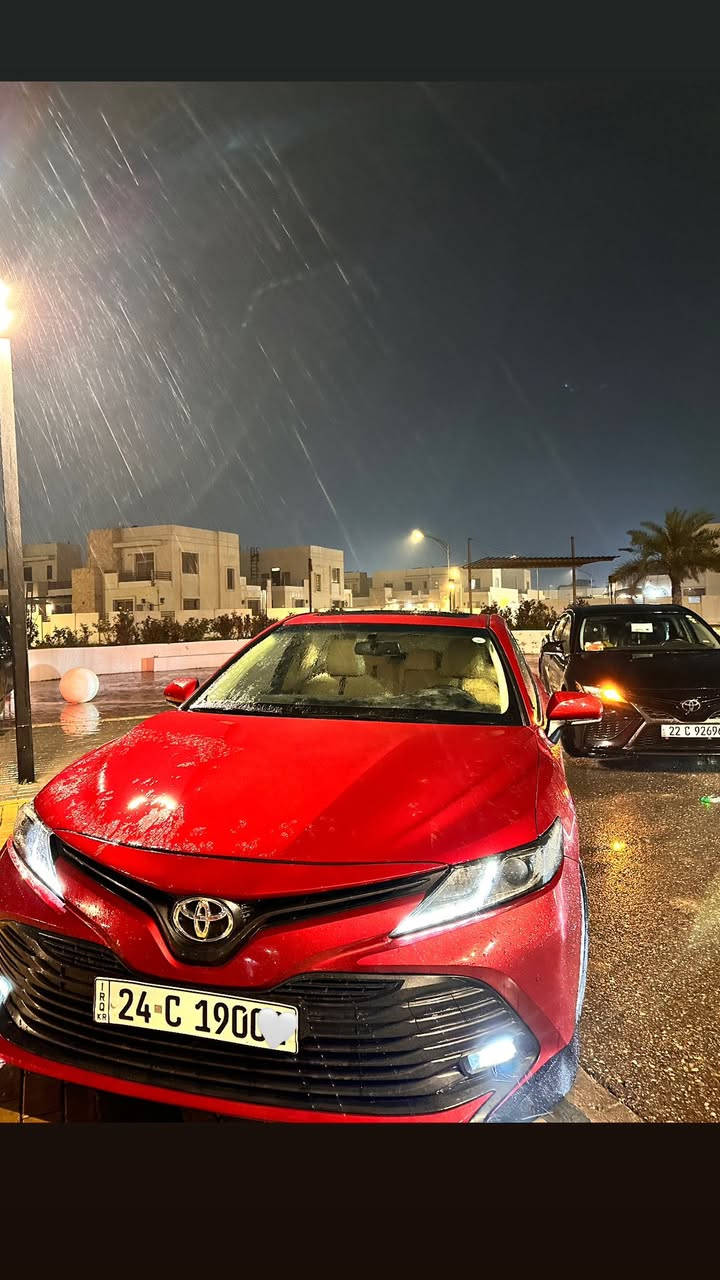 السلام عليكم …
للبيع كامري 2018
خليجي GLE وكالة ساز 
فول مواصفات 
فتحة سقف 
بصمة +دخول ذكي 
اشاير بالمري +مري شفط 
حساسات كاملة امامي خلفي 
كامرة خلفية محدده
زينون LED بلادي 
بردة خلفية ع بك تنزل ع دي تصعد بلادي 
داخل ملكي لونين +صاج 
شعار تيوتا ع دواسات 3الوان 
هندبريك بصمة اوتو 
تحكمات ستيرن كامله 
انارة داخلية 3 الاوان 
تبريد قطعتين 
زينون عالي ناصي +ضبابي +بلوجكترات بلادي 
كير محرك بشرط بلادي ممفتوح 
جامات 4كامل اوتو 
ماشية 180 الف كيلو او 111الف مايل 
عليها تخم تاير جديد 
صدرها كله جديد 
هزة وسنوية جديدة
شمالية رقم دهوك 
سيارة كلين تايتل بدون صبغ غير بارد بيها بسيط على كد شبر بالهلال جوة قبق البنازين كلش بسيط 

5ويل كروم بلادي 
باقي المواصفات معروفة
السعر 197 بيها مجال
 د.علي ***********
