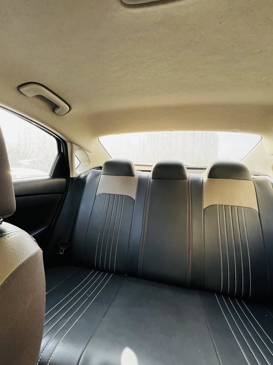 🚘 للبيع: كيا سيراتو 2021 (كلين / مكفولة)
📋 أبرز المواصفات:
• الموديل: 2021
• الفئة: ستاندر (Standard)
• المحرك: 1600cc (اقتصادي وعملي)
• العداد: 60,000 كم (ممشى حقيقي)
• اللون: أبيض (المرغوب)
• الداخلية: أسود
💎 حالة السيارة:
• البدي: مكفولة من الصبغ والبارد (كلين).
• الملاحظات: توجد طخة صغيرة جداً في الدواسة (أسفل الباب) فقط، والباقي بحالة الوكالة.
• المحركات: قير ومكينة بحالة ممتازة (شرط الفحص).
💰 السعر المطلوب:
• 158 ورقة (15,800 دولار).
📞 للاستفسار والتواصل:
يرجى الاتصال على الرقم:
***********
