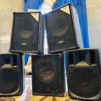 سماعات  له البيع زوجين وفرد استخدام سنه واحده  خاص ما متوفر التواصل عل...