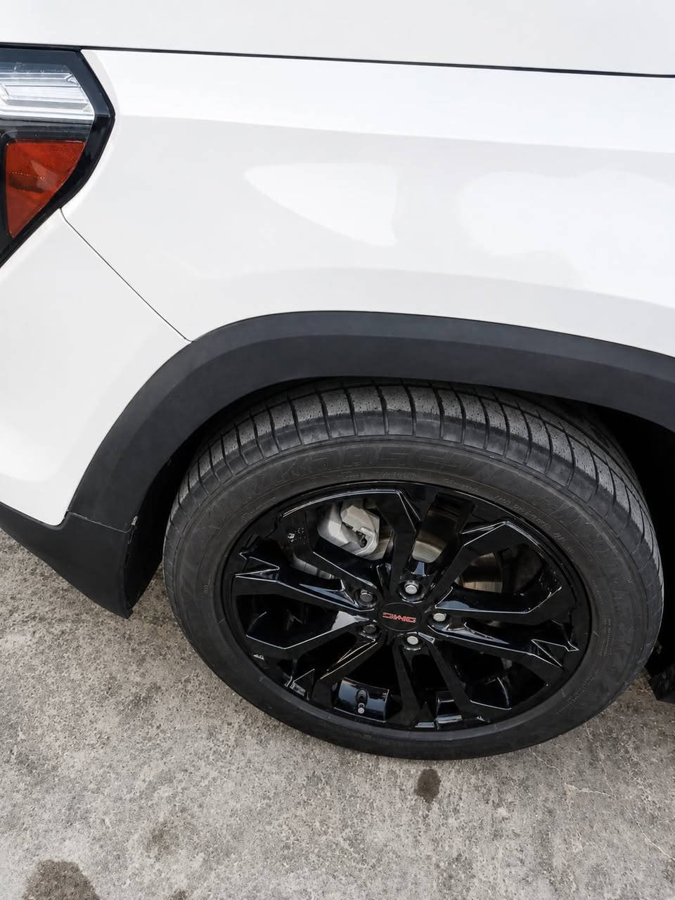 جمسي تيران 2022 للبيع
اسم السيارة: GMC Terrain
الفئة: SLE Black Edition
الموديل: 2022
العداد: 58 ألف ميل 
اللون: أبيض
اللوحة: بغداد مميزة
السيارة باسمي تحويل ثاني يوم 

المحرك: 1.5 لتر تيربو

الحادث: السيارة تعرضت لحادث، وتم إصلاحها (بنيد ومصلح نفس السيارة) بدون تبديل أي قطعة.

مكان السيارة: ذي قار 

المواصفات:

تشغيل عن بُعد

رادار أمامي

كاميرا خلفية

تدفئة للمقاعد

صندوق كهربائي

مقاعد كهربائية

سنسرات (حساسات)

للاستفسار والاتصال: ***********
