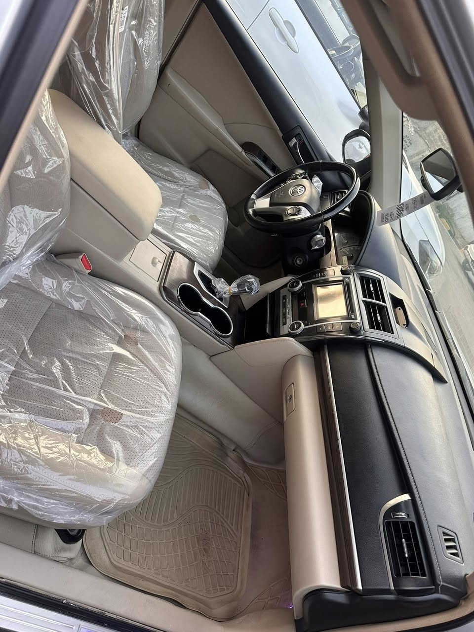 كامري 2013 خليجي
شاشه 
كامره
حساس
جلد 
كراسي كهرباء
تحكمات ستيرن 
ويل كب 
مكينه 2500
ماشيه 100 كيلو
مكفوله بدون صبغ 
مكان السياره بغداد حي الخضراء 
السعر 142 وبيها مجال
***********
