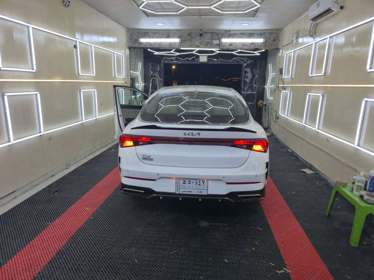 يا الله
KIA K5 2022 خليجي
 
محرك 2000 دوش المرغوب
اللون ابيض, رقم بغداد
شاشه , حساسات, كاميرا خلفية, بصمة تشغيل عن بعد, تحكمات ستيرن, مثبت سرعه ,   انظمة قياده متعددة
كشنات مغلفة جلد
السياره نظيفه ومكفولة من التبديل والصبغ.وبيهه ملاحظات بسيطة والصور والسونار مرفقة
عداد المشي 41000 كم. 
   السعر 188$
  والسياره بأسمي 
رقم التواصل ***********
