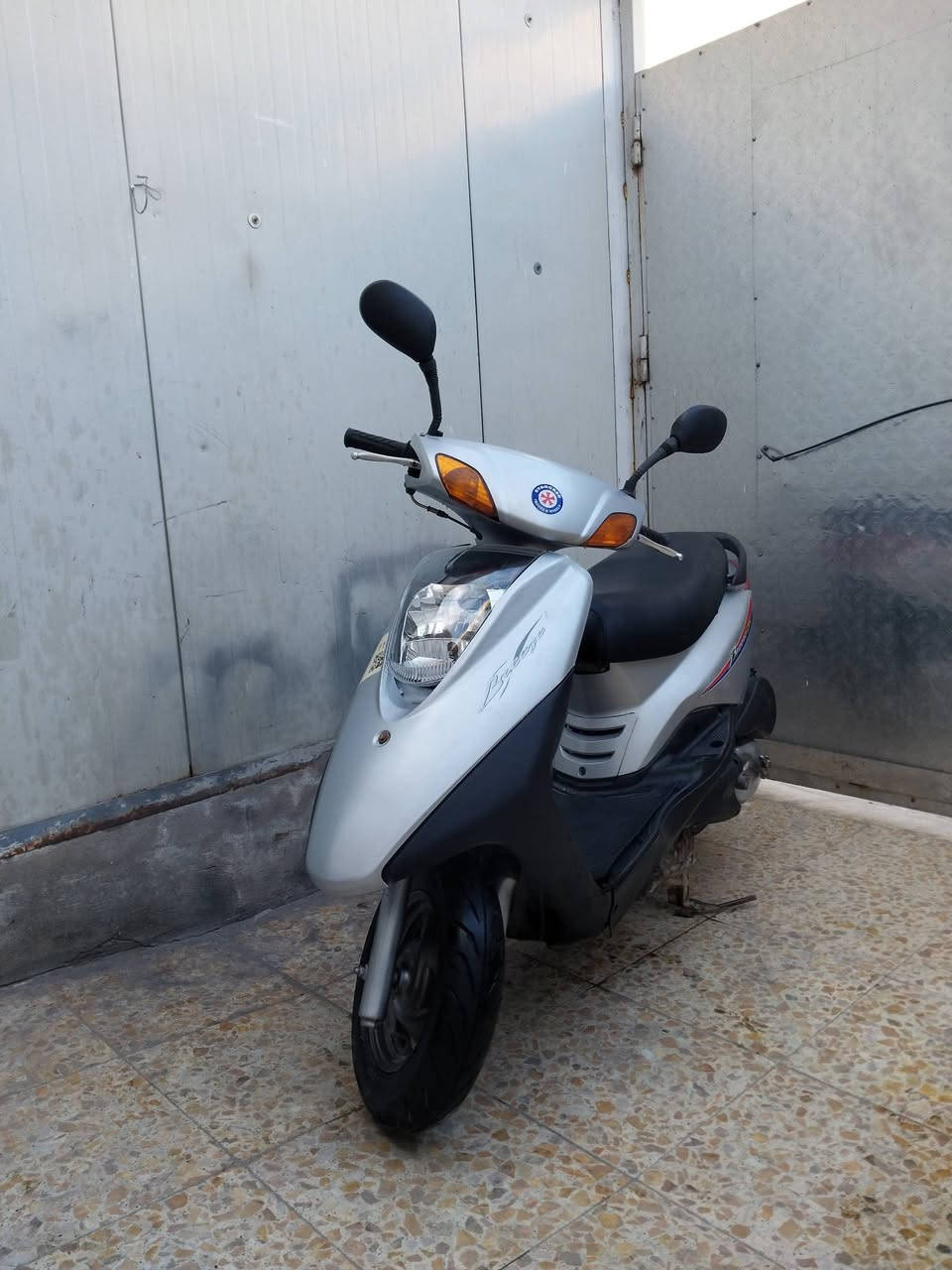 سلام عليكم للبيع بريز يباني مال رمبه مختمه سعر ٥٥٠ مكان بغداد بلديات دراجه بلاديه على وضع رمبه مكينه مكفوله اوراق كامله تيرات جدد دراجه جديده كدامك اي شخط مابيه نتصل ***********خاص ماكو اعتذر
