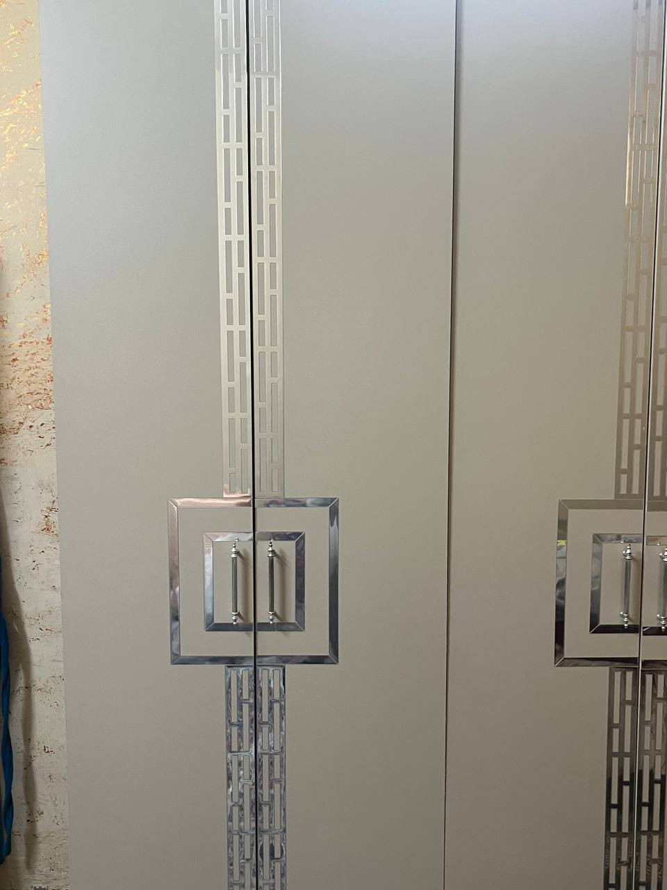 سلام عليكم غرفه نوم للبيع جديده بعدها 
ب 800وبيها مجال الشراي يتصل 
‏‪0789 087 7548‬‏
