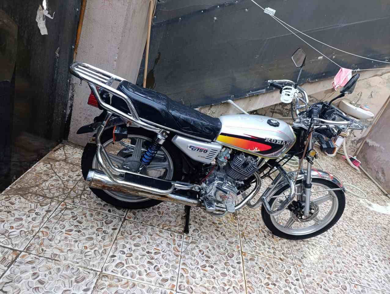 السلام عليكم دراجه للبيع سعر 450وبيه مجال ‬ ‪+9647737488970‬
