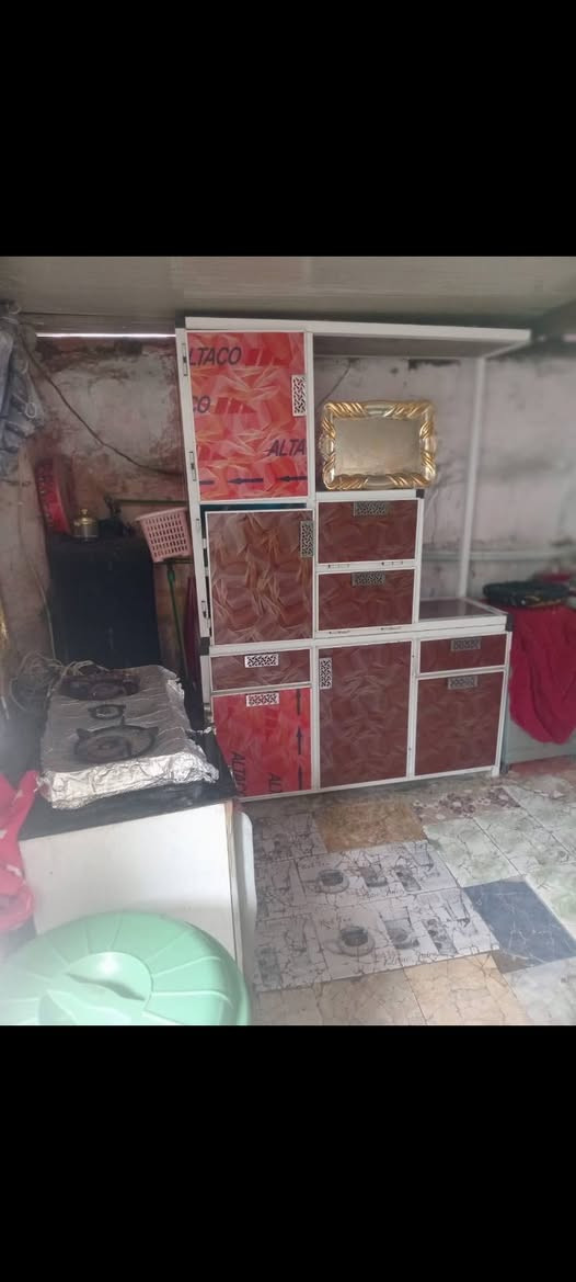 من رخصت الأدمن المحترم *********** بيت تجاوز واقع حال بغداد الكاظمية مقابل كلية الحقوق ع الشارع العام غرفتين نوم استقبال كبرة مطبخ صحيات كراج يوسع سيارتين الواجهة ١٠ نزال ١٥ السعر ١٧مليون *********** بغداد, العراق
