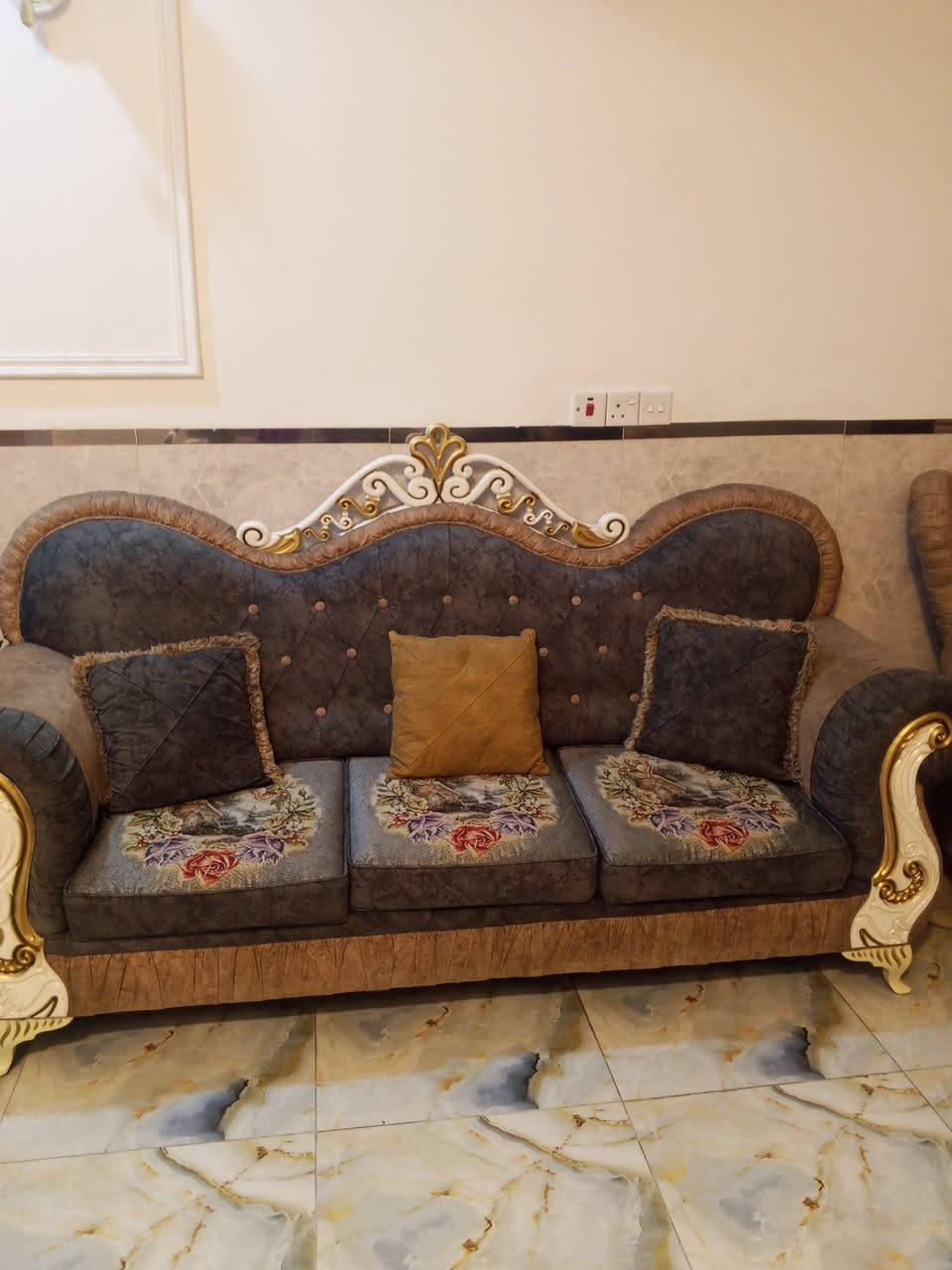 ملكي اخو الجديد الله شاهد تكمه وراقي تاخذه عمر مو سوكي ويتخسف ب750 وبي مجال تخم تركي 8 مقاعد تكمه ورزانه يحتاجله غسل فقط 250 مكاني الغزاليه وعندي طبلات 150 وبيهن مجال وسطيه واربعه صغار وبلازمه حجم 55 ب250


**إذا كنت صاحب هذا الإعلان وتريد حذفه لأي سبب، رجاءا أرسل رسالة إلى الدعم الفني**