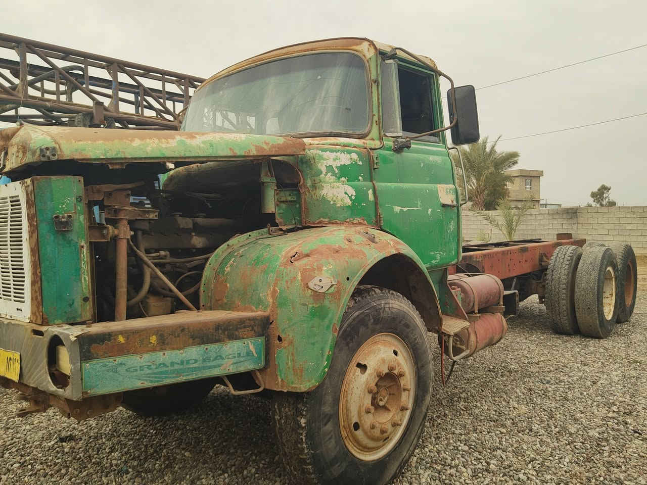 السلام عليكم سياره للبيع محرك تعبان  وكير  سكانيا صاحبهه ماندله ابيع كوم حديد سعر 30 تواصل ***********
