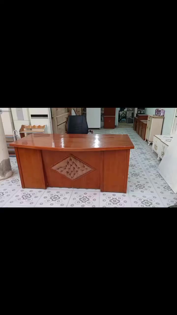 السلام عليكم 
يوجد لدى مزاد السجاد ميز مكتبي شغل عراقي مرتب ونظيف جدا وبسعر مناسب ويا كرسي دوار اصلي جلد 
عنوان بعقوبة التحرير خلف مستشفى الاسترالي قيد الانشاء 
للاستفسار ***********
