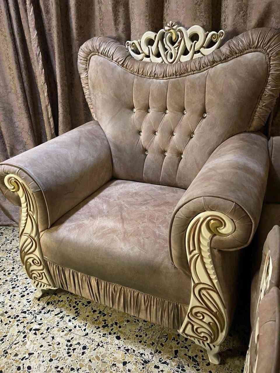 تخم ملكي ١٠ مقاعد +فاترينة(سوية للبيع ب٧٥٠)*********** واتساب.
