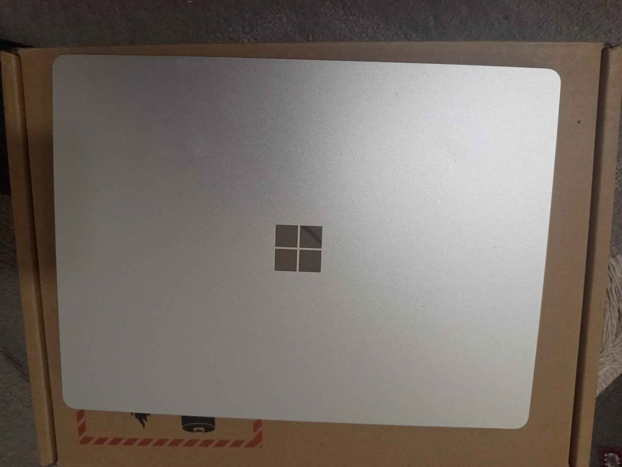 باشە، ئەمە نسخەیەکی زۆر جوانتر بۆ ئیعلان و فرۆشتن کە سەرنجی موشتەری زۆر دەگرێت:

---

💻 Microsoft Surface Laptop Go 3

✨ لاپتۆپێکی سووک و خێرا Microsoft

⚙️ Processor: Intel Core i5-1235U (12th Gen)
🎮 Graphics: Intel Iris Xe
🧠 RAM: 8GB LPDDR5 – 5200MHz
💾 Storage: 128GB SSD UP TO 1TB

🖥 Display:
12.4" PixelSense Touchscreen
Resolution: 1536×1024 (3:2)

🔋 Battery: تا 15 کاتژمێر بەکاربردن

⚡ Ports:
USB-C | USB-A | Headphone | Surface Connect

📡 Connectivity: Wi-Fi 6 + Bluetooth 5.1

⚖ Weight: تەنها 1.13kg (زۆر سووک و گونجاو بۆ گەشت)

کار
تۆنی ماوە وەکو لۆک ماوەتەوە🏳

✅ گونجاو بۆ:
• خوێندن
• کارەکانی ئۆفیس
• بەرنامەسازی
• بەکاربردنی ڕۆژانە

✨ Qualityی Microsoft + دیزاینی زۆر جوان السليمانية, العراق


**إذا كنت صاحب هذا الإعلان وتريد حذفه لأي سبب، رجاءا أرسل رسالة إلى الدعم الفني**