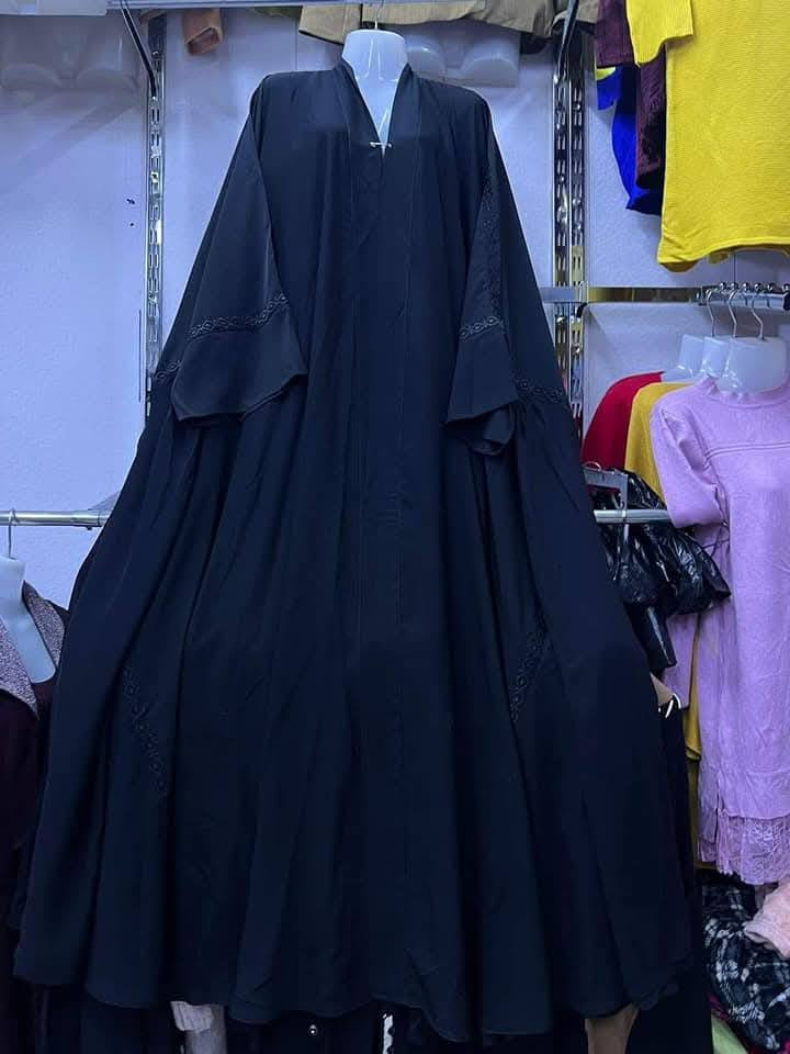 سلام عليكم بيع فقط جمله
عبايه نسائي
 العدد بل75 قطعه
للطلب والاستفسار وتساب ***********
