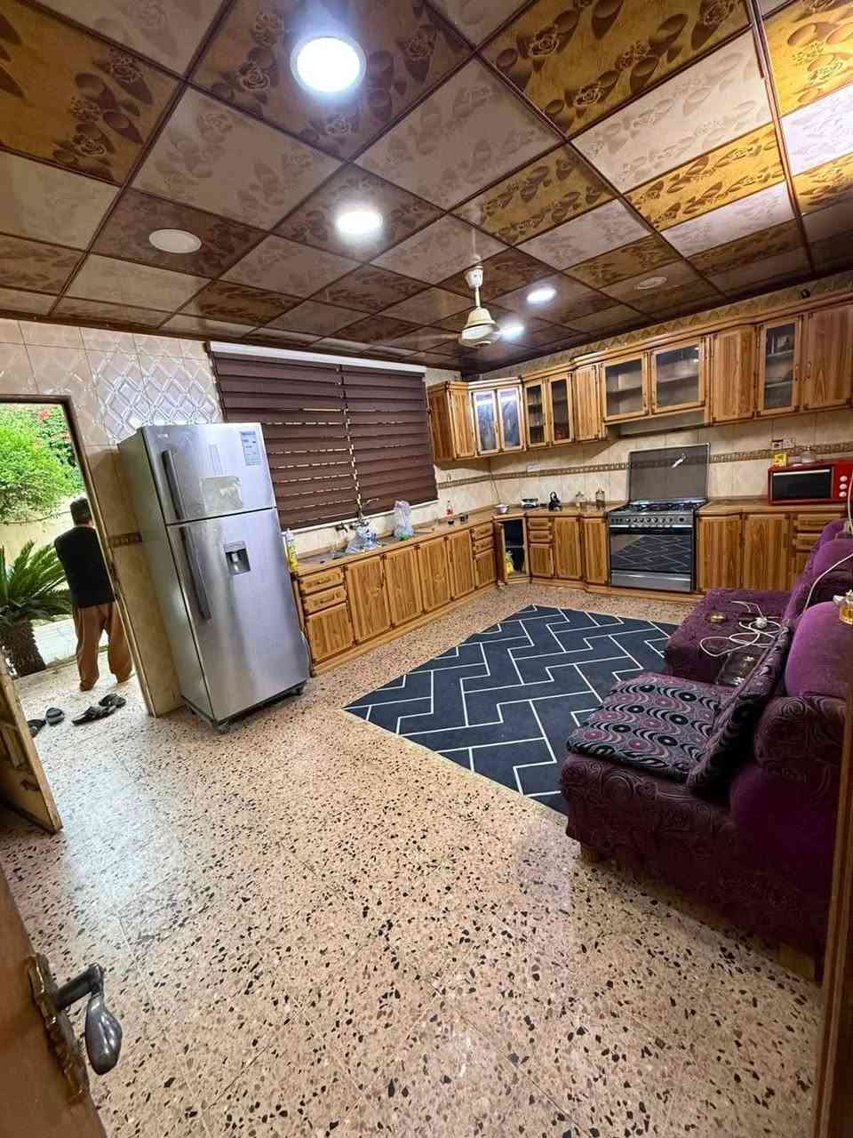 دار للبيع في حي البكر قرب سايدين البكر الرئيسي 
يبعد عن الشارع العام ٢٠ متر شارع صبه 
مساحة العقار ٢١٠ متر واجه ١١ 
الطابق الارضي كراج مطبخ استقبال وهول وغرفتين نوم ومشتملات الطابق الثاني غرفتين نوم ومشتملات ملك صرف 
والتحويل مباشر سعر العقار ١٨٥ قابل للتفاوض للاستفسار مراجعه مكتب قصر الامراء للعقار الكائن في حي البكر شارع الكنيسة مقابل كنيسة تايتنك ***********# ***********# #عقارات_الموصل #الموصل_ام_الربيعين #نينوى_الموصل #المشراق_النور_القادسية_الاعلام #مشاهير_العراق @أبرز المعجبين مكتب قصر الأمراء للعقار
