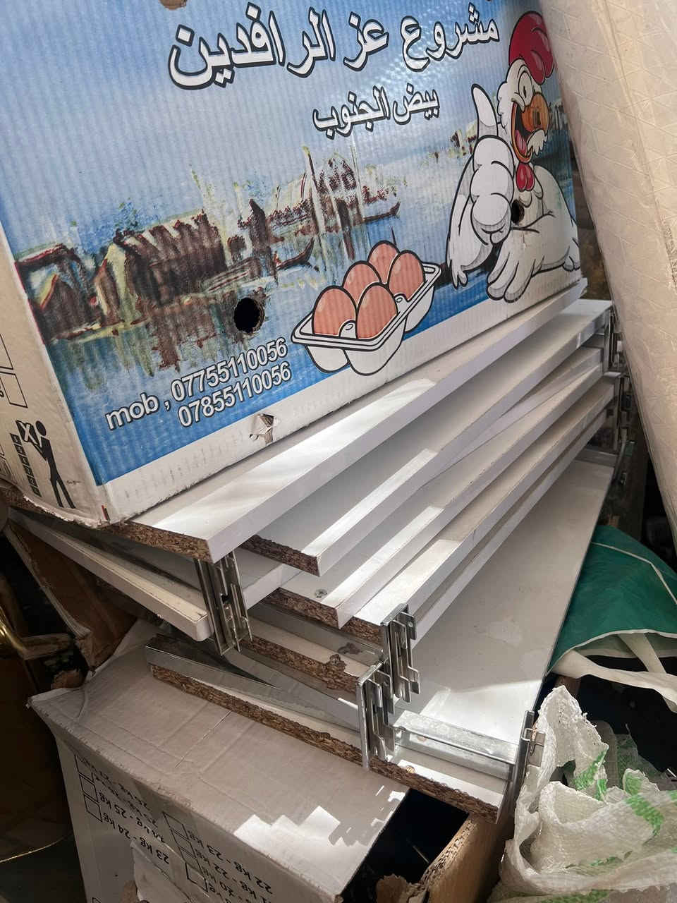 رفوف خشب mdf مع مساطرهم و حمالاتهم لبيع نظيفات جداً هذا رقمي *********** مكاني بغداد سعرهم مناسب جداً
