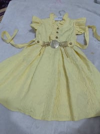 نظيف • ملبوس مرة وحدة • مقاس ٦-٧ سنوات