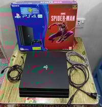 Ps4 pro 1 tira بلاي ستيشن برو ١ تيرا مهكر نظام ١١ مع كامل ملحقاته نظيف...