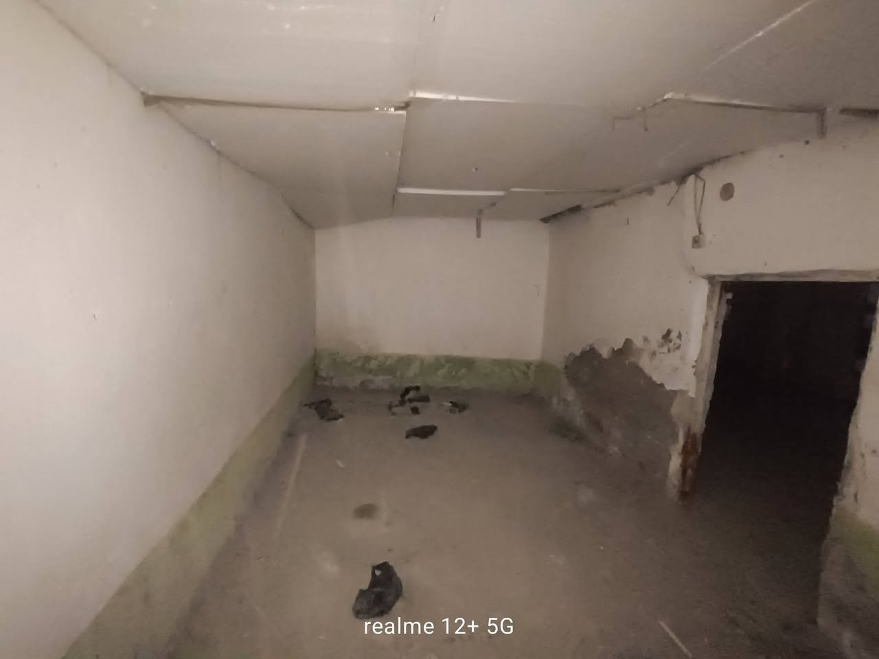 حي الفرات
بيت عشوائيات للبيع
شارع المستوصف 
***********
