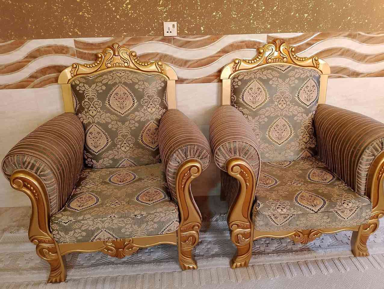 للبيع تخم تركي عشر مقاعد وميز بلازمه الاتصال على الرقم ***********
