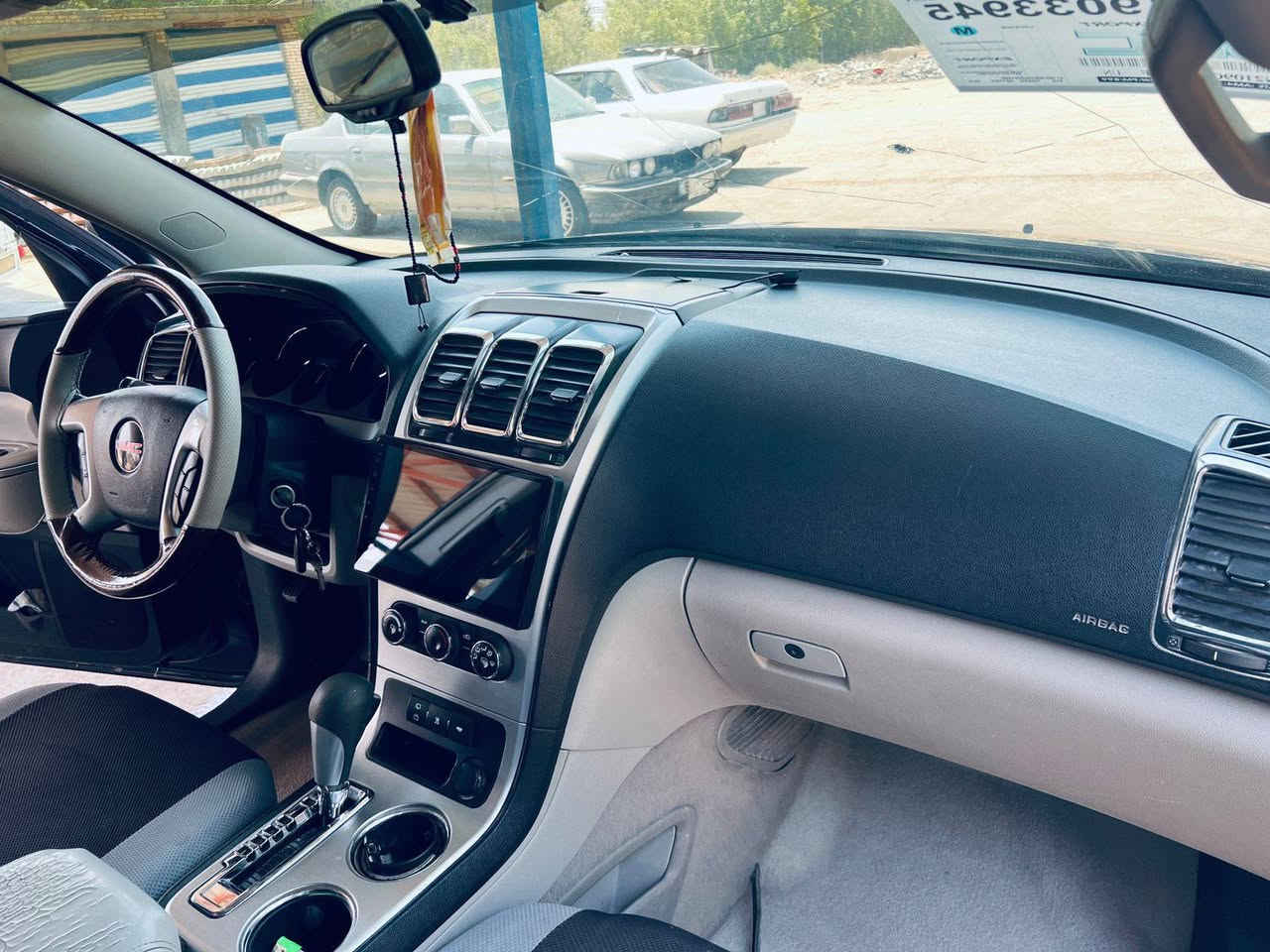 السلام عليكم جمسي أكاديا موديل 2009 سبعه راكب محرك 3600 وارد امريكي ضرر خفيف بل جاملغ مال السائق  بس بيهه خلل بل قاعده يعني يرادلهه قاعده مال فيوزات على مود تبقه على بينه
بيع او مراوس حسب القناعه 
العنوان الرفاعي 
الارقام 
***********
***********
