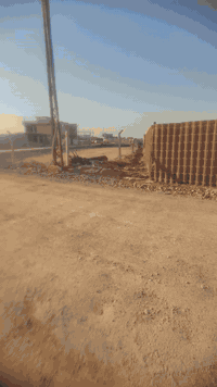 قطعه ارض للبيع ٨٠٠ متر حي الشهداء مقابل دائرة الكهرباء ماء كهرباء وتبليط ***********
