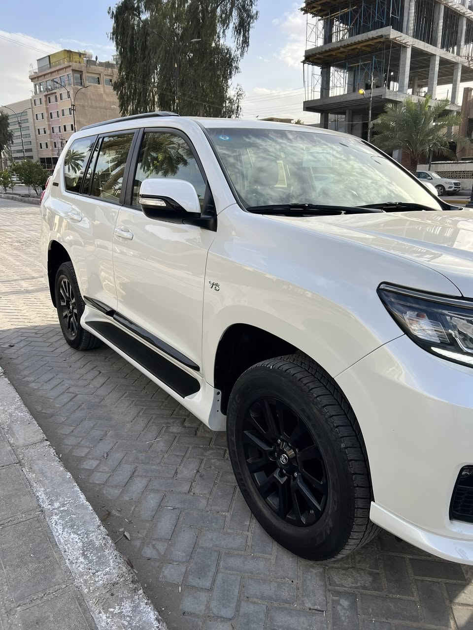 السلام عليكم برادو 2021 مدنايت جديدة جدآ بحالة الشركة رقم بغداد مكفولة من الصبغ والبارد مكان السيارة الكاظمية السعر 44,300$ هاتف ***********/***********
