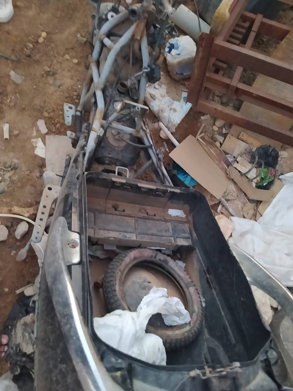 سلام عليكم دراجة سكاي للبيع بس شاصي بدون ضفيره وبدون مكينه  وياه كفرات  والعداد وحده نبيعه شغال العنوان كوت حي الحكيم ***********

