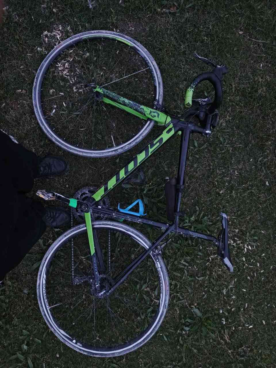 السلام عليكم ياب 🙋‍♂️🙋‍♂️
دراجة الطريق سكوت سباق     rod scott bike
دراجة موديل. حديث 
فريم المنيوم دفن 
ويالة المنيوم طرب 
تايرات شوالبي 
سيت كلاراس حديث دفن 
ستيرن ولفاف دفن 
الدراجى كلها ساينكروز ختم واحد 
صوتها طرب عالي 6 بنط 
الماشة كاربون فايبر 
وزن الدراجة ريشة حرفيا وزنها 8.9kg
وياها تغليف pvc مال ويل 
الملاحضات بيه شخوط بل لون مال ماشة وشخوط بل فريم غير ضاهرية مكحلة 
اي ستفسار متواجد خاص او واتساب او اتصال ***********
